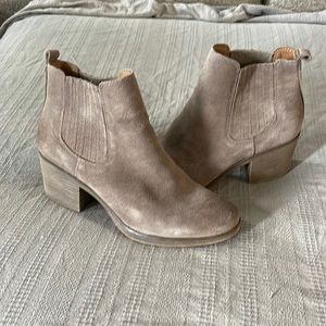 Women’s slip on ankle boots.